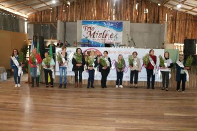 Encontro de Clube de Mes promove momentos de emoo e alegria