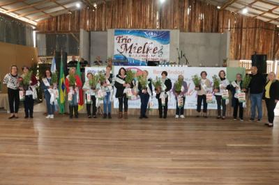 Encontro de Clube de Mes promove momentos de emoo e alegria