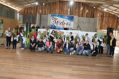Encontro de Clube de Mes promove momentos de emoo e alegria