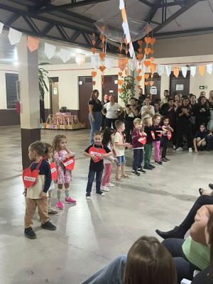 Escolas Municipais de Feliz homenageiam o Dia das Mes com o tema Dia de Quem Cuida de Mim
